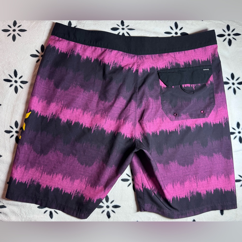 Men’s Hurley Pink & Black Ombre Stripe Swim Shorts - Picture 2 of 2